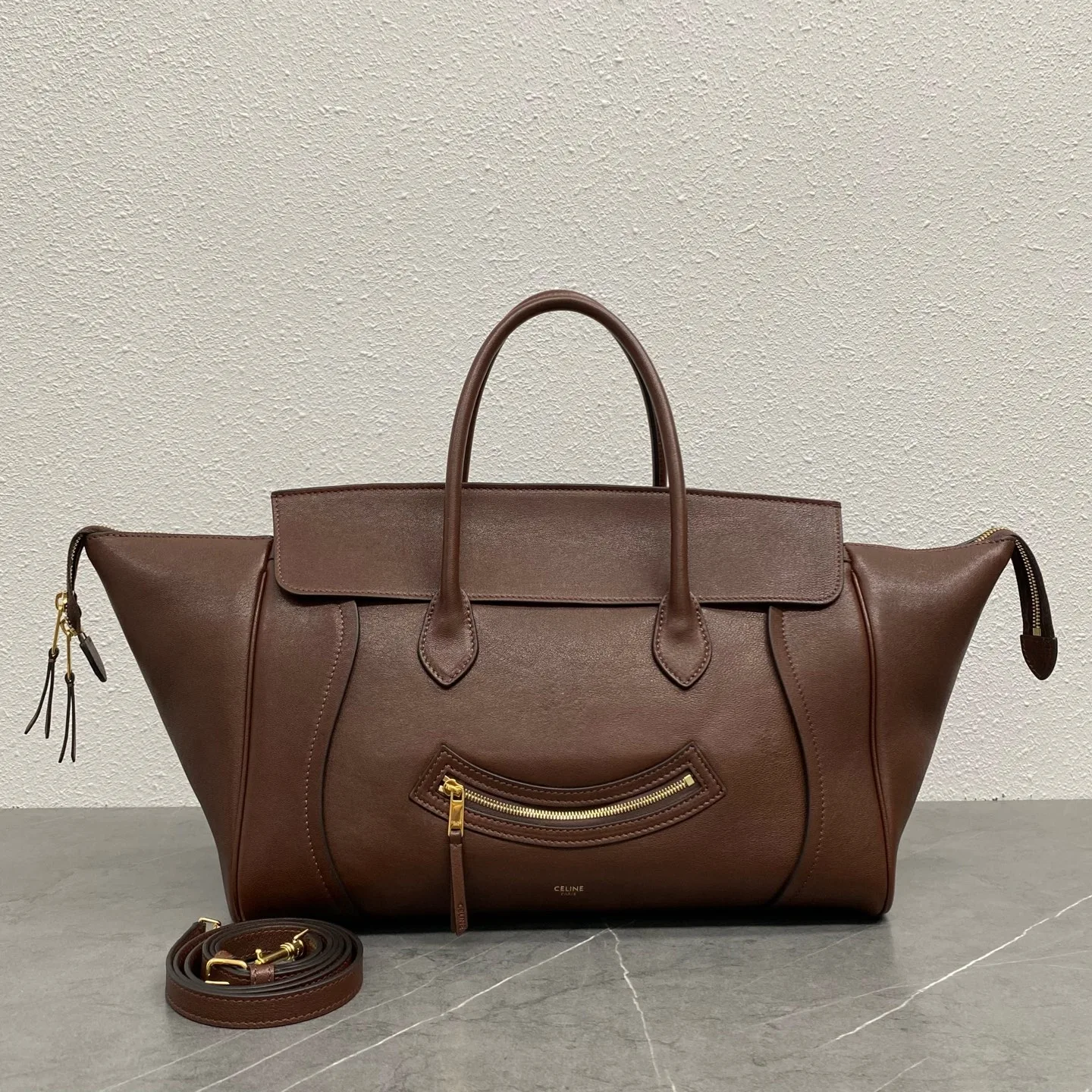 셀린느 미디엄 스마일링 뉴 러기지 미디엄 토트백 123693GW2.38NO 16 x 22 x 36 CM