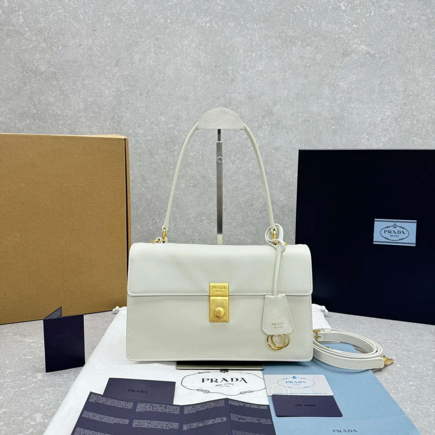 Prada  소프트 사운드 숄더 백  28×9×17cm
