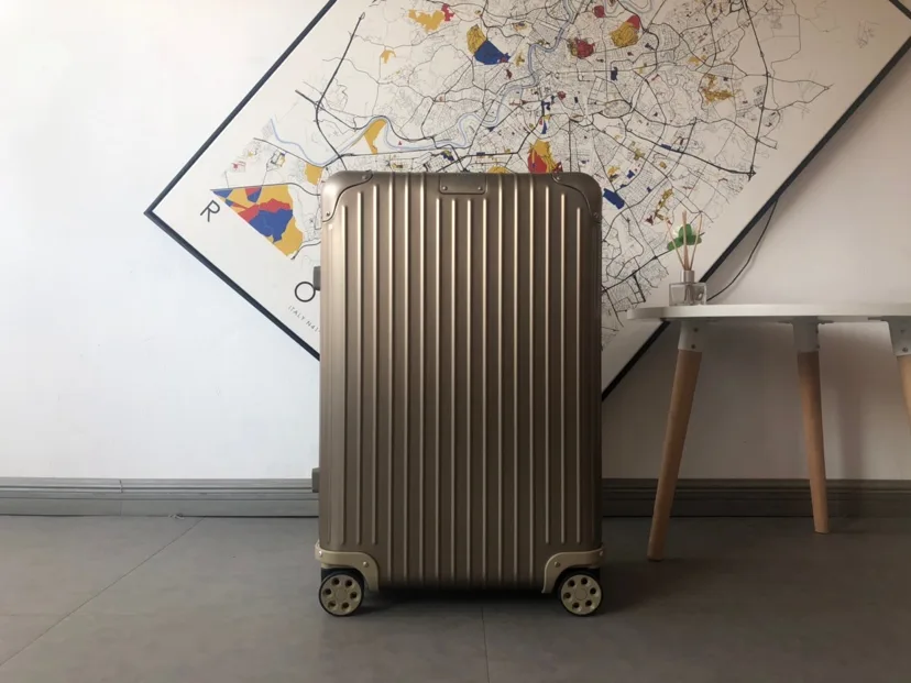 리모와 Original Check-In M 69X44X27.5cm