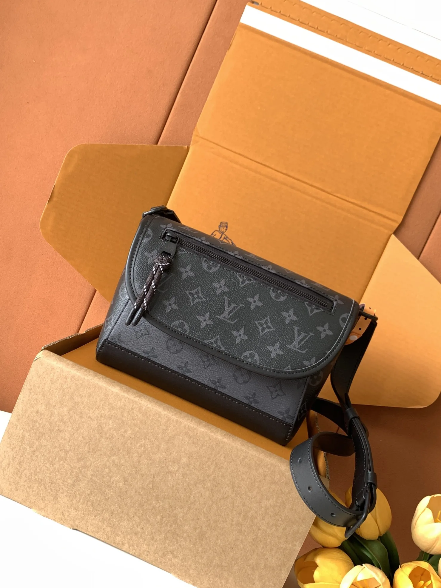 MB 루이비통 펄스 메신저 크로스백 숄더백 M12681 26.6*17*11CM