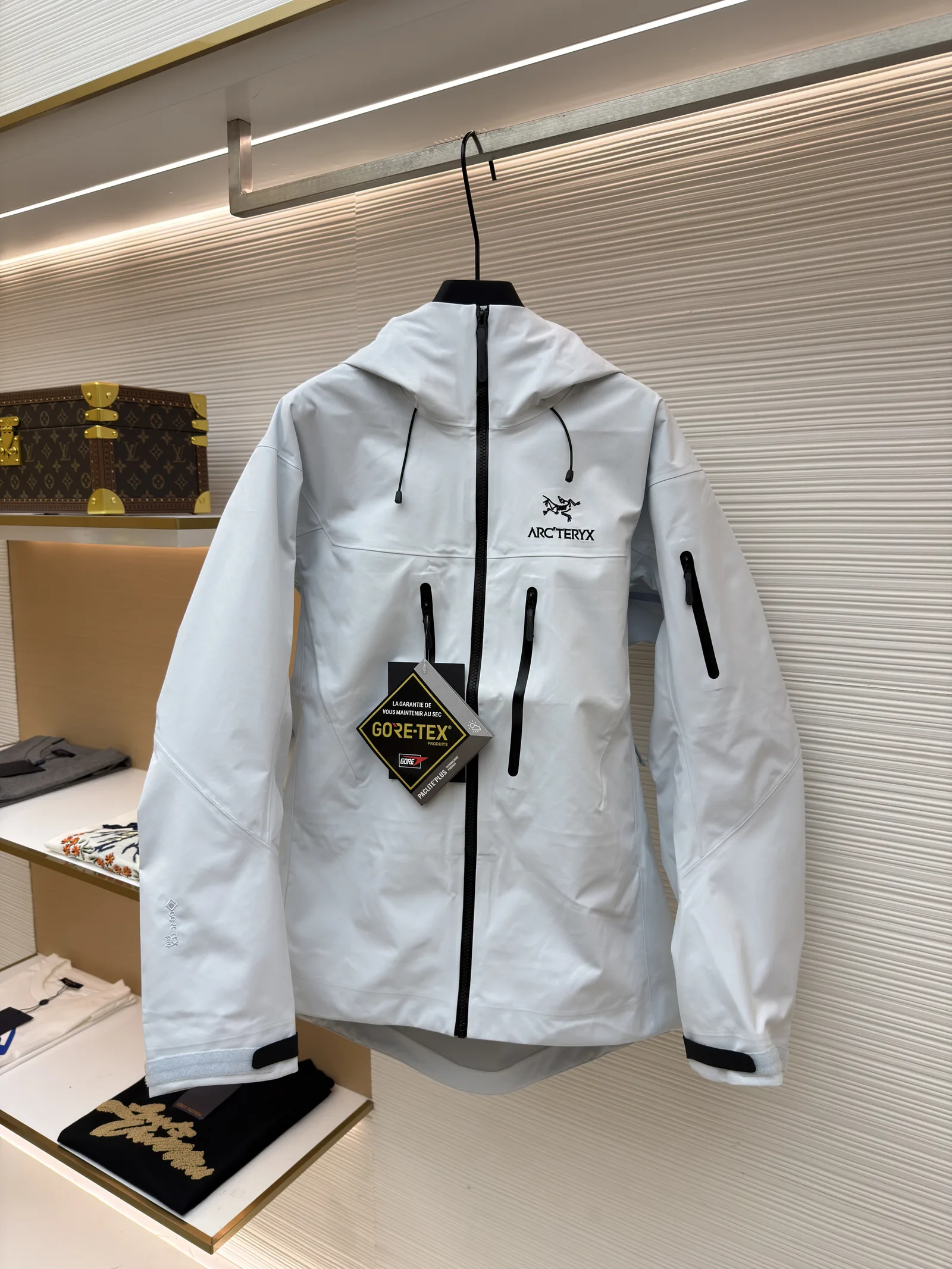아크테릭스 [ARC'TERYX] 수입고급 알파 SV 7 자켓