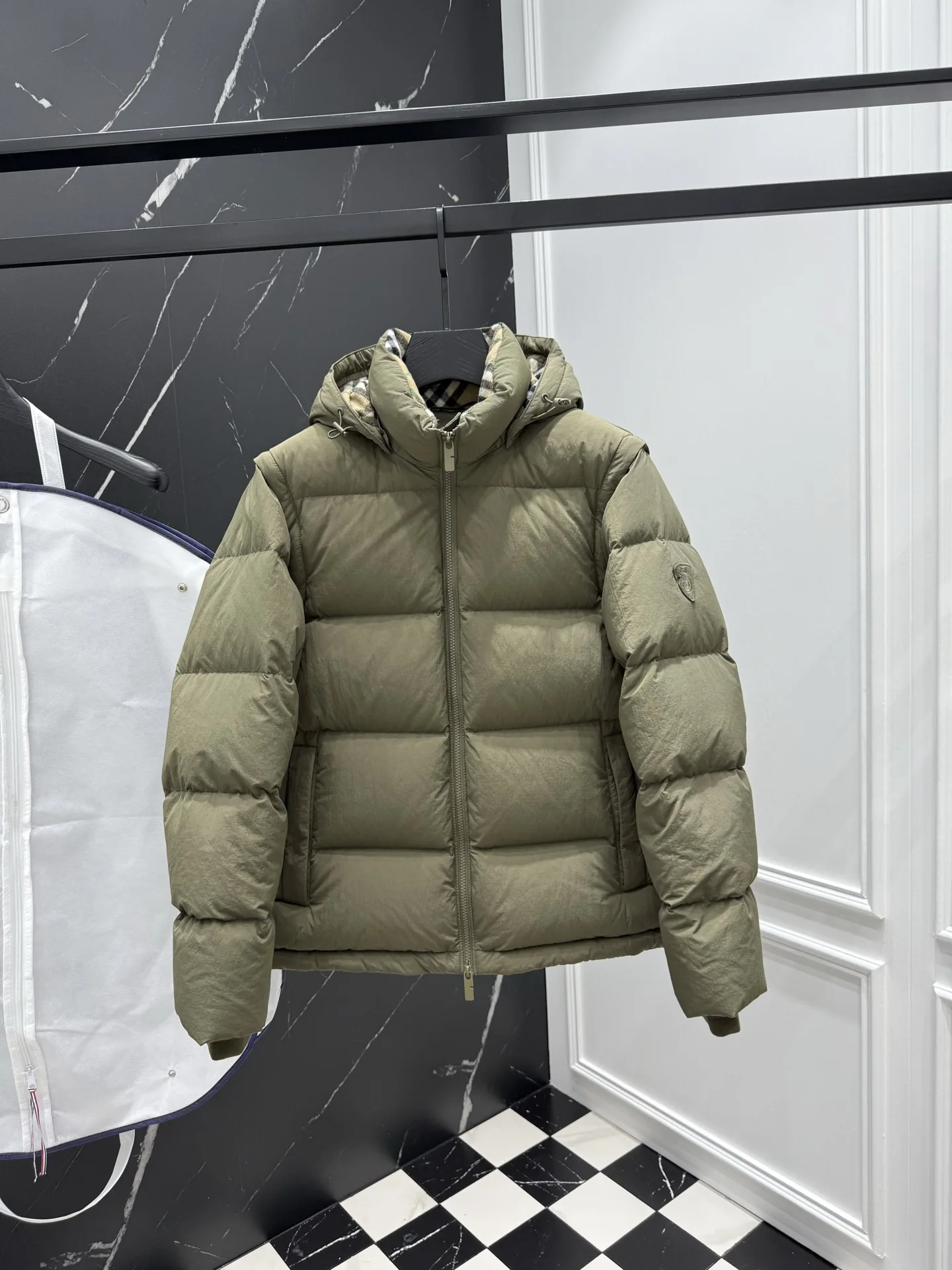 디태처블 슬리브 퍼퍼 재킷