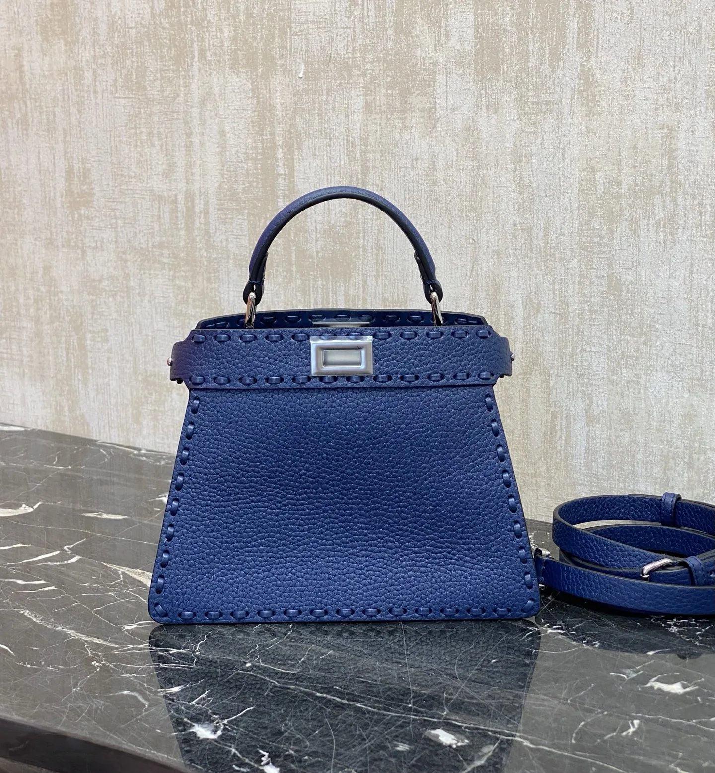 FENDI 미니 peekaboo petite  20x15.5x11cm