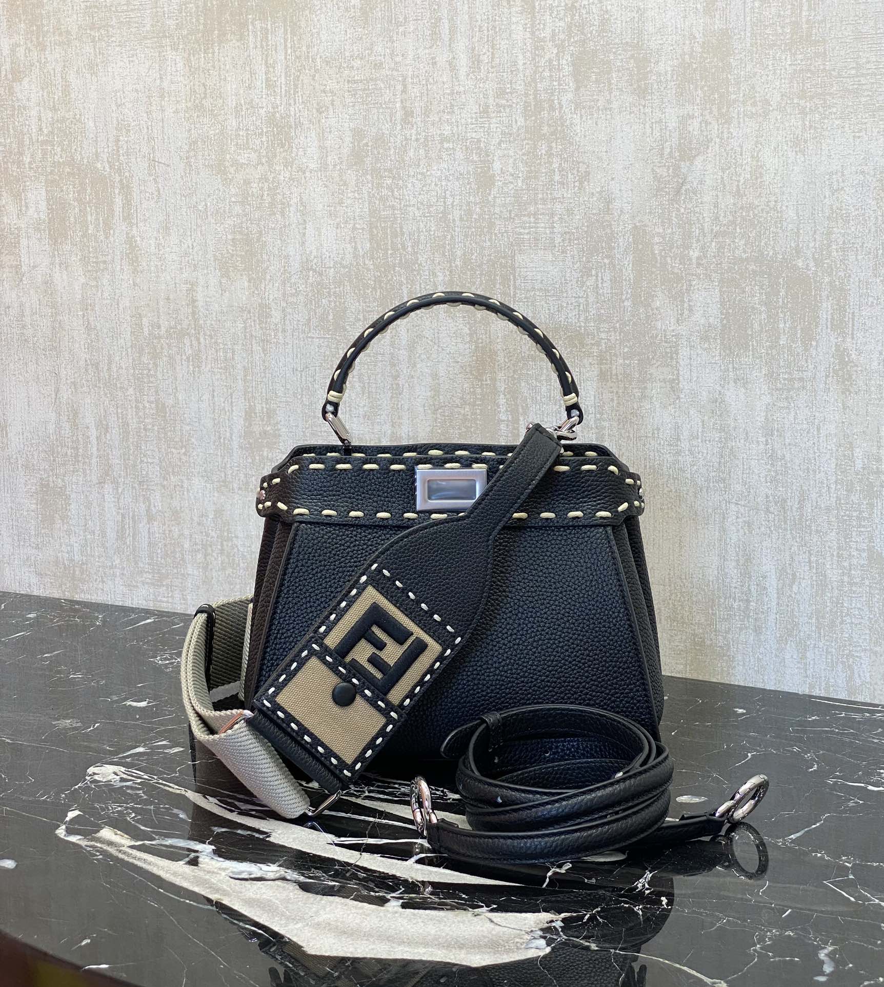 FENDI 미니 피카부  18 X11 X 23 cm