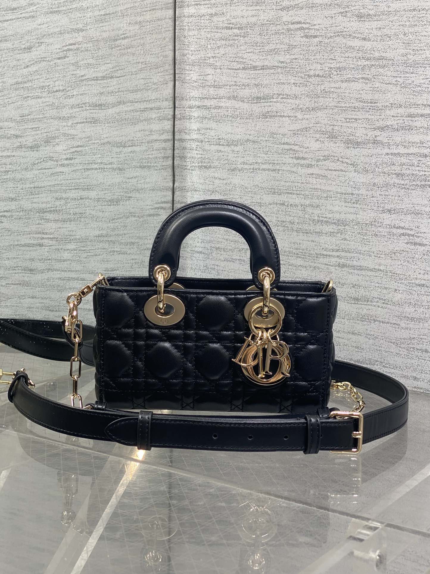 디올 레이디 디조이백 mini  19*5.5*10.5cm