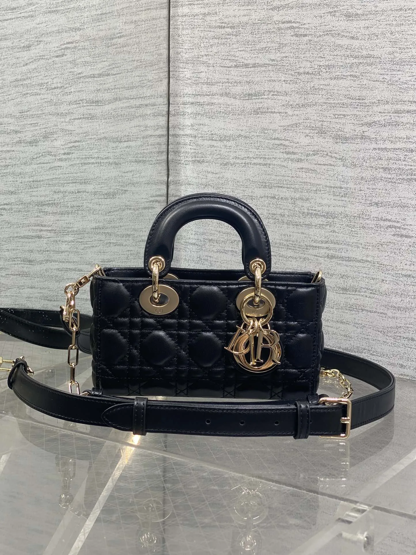 디올 레이디 디조이백 mini  19*5.5*10.5cm