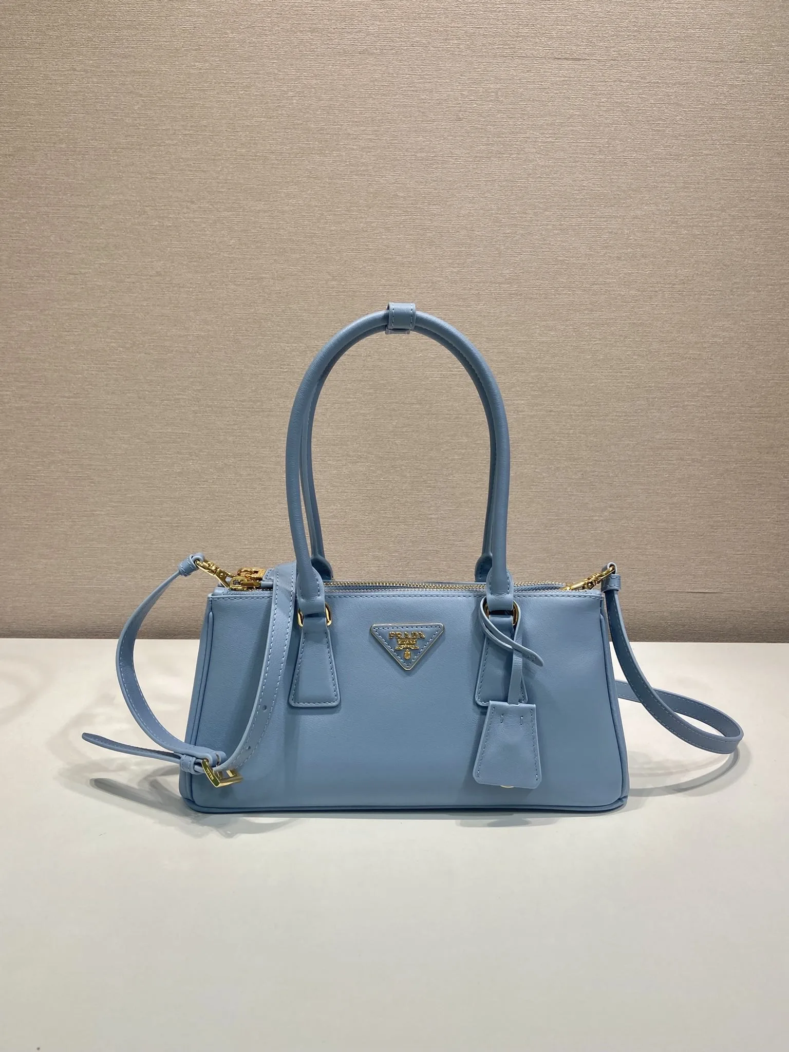 프라다 카멜 가죽 숄더백 1BA457  28x14x10.5cm