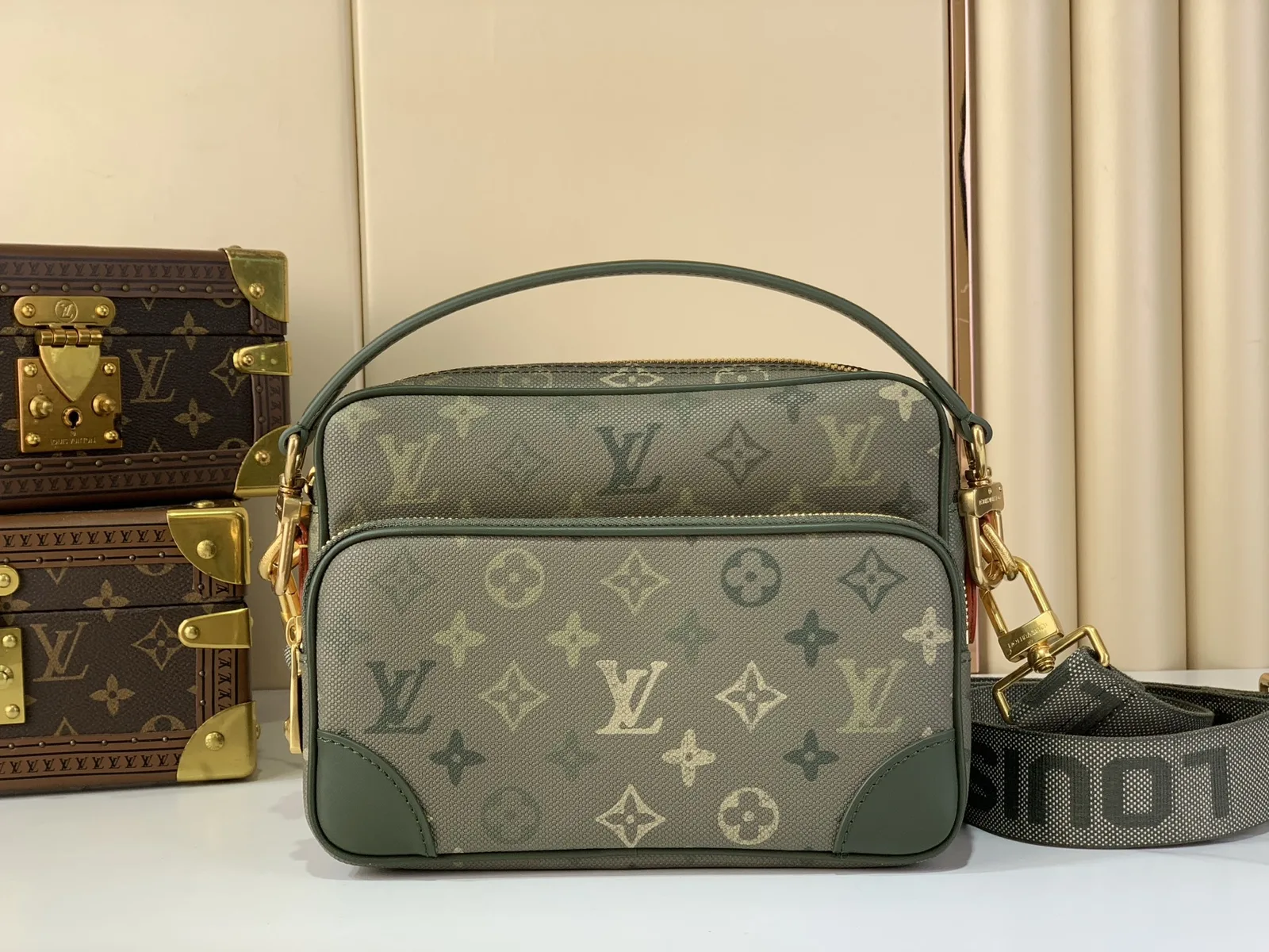 M27095 NIL Monogram Surplus bag 25 x 17.5 x 11cm