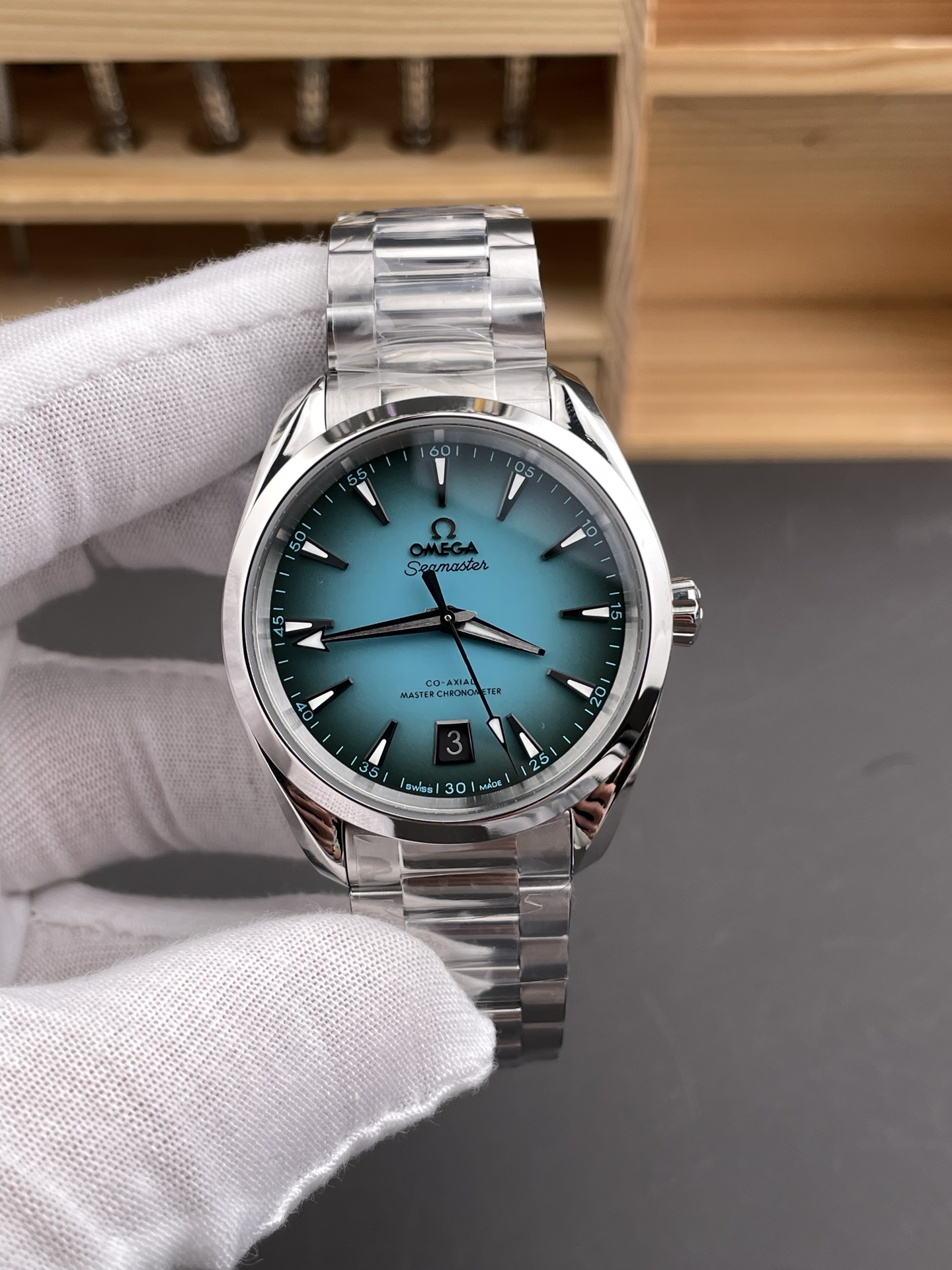 VS l 8800 l 38mm l 씨마스터 레일마스터 테라 150M  220.10.38.20.03.005
