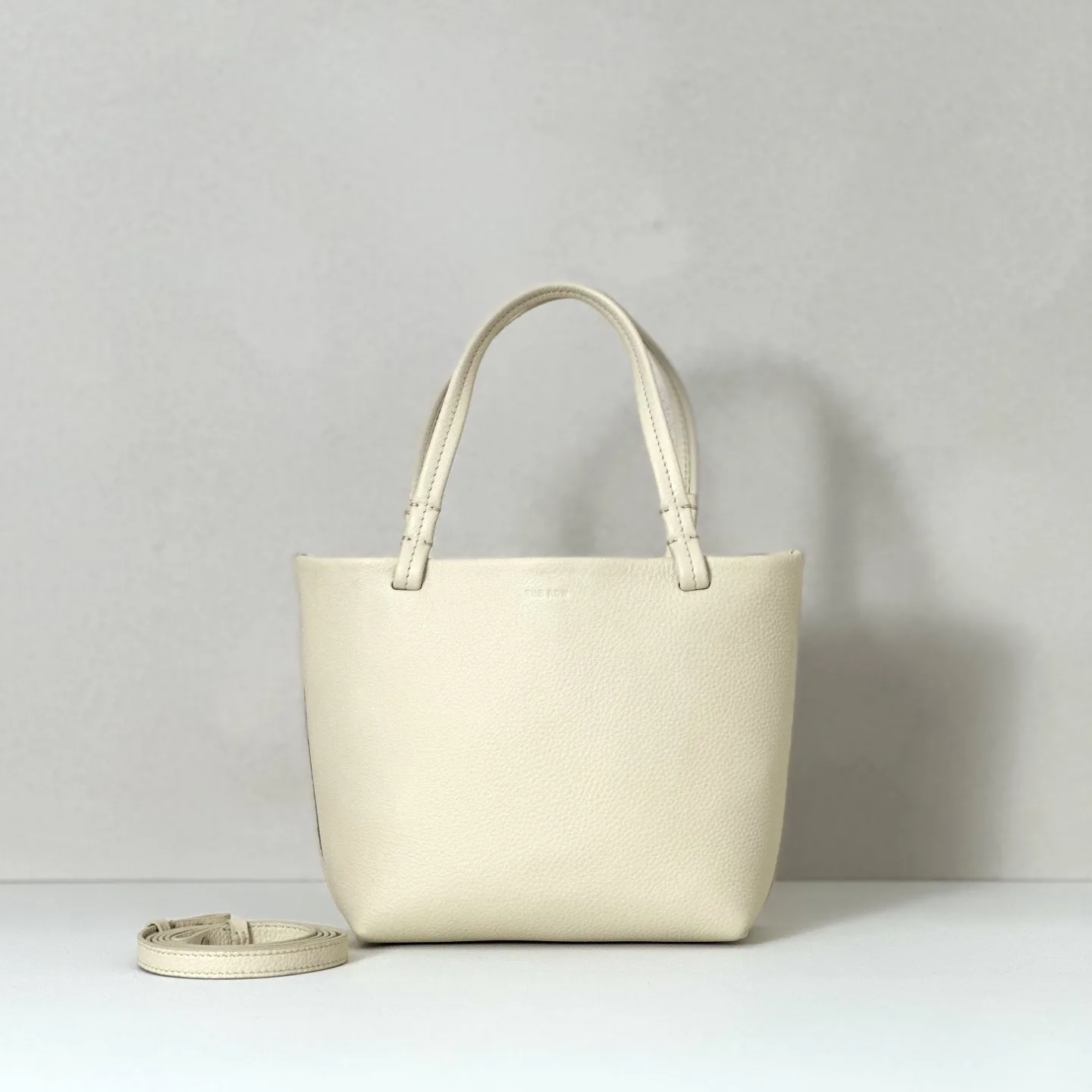 더 로우 스몰 파크 토트백  19X17X9cm