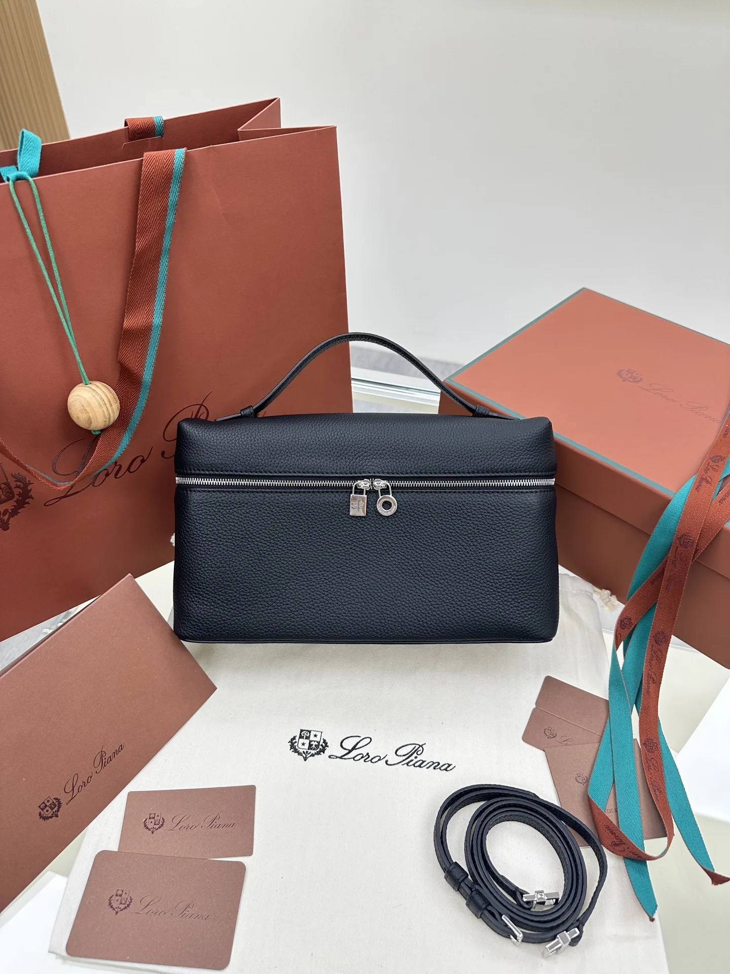 로로피아나 Extra Pocket L27