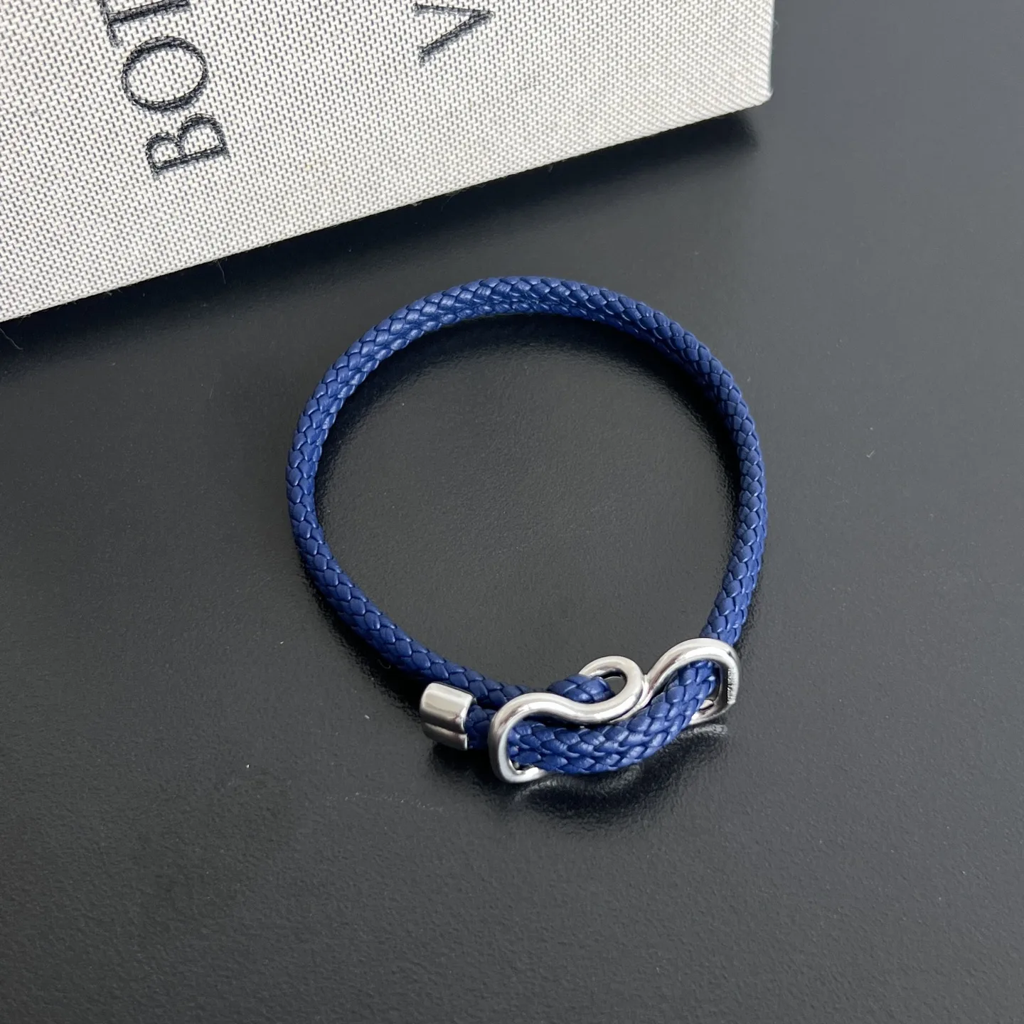 보테가베네타   브레이드 나파 가죽 브레이슬릿   19cm