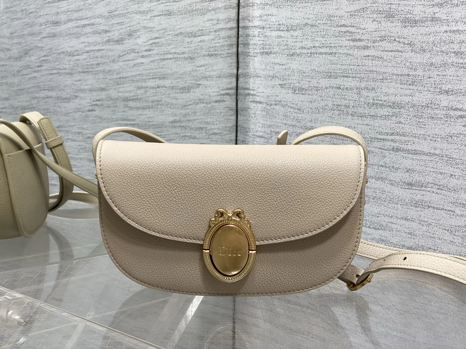 디올 메달리옹 플랩  백 스몰 M3919QDWP_M900 23*16*6.5cm