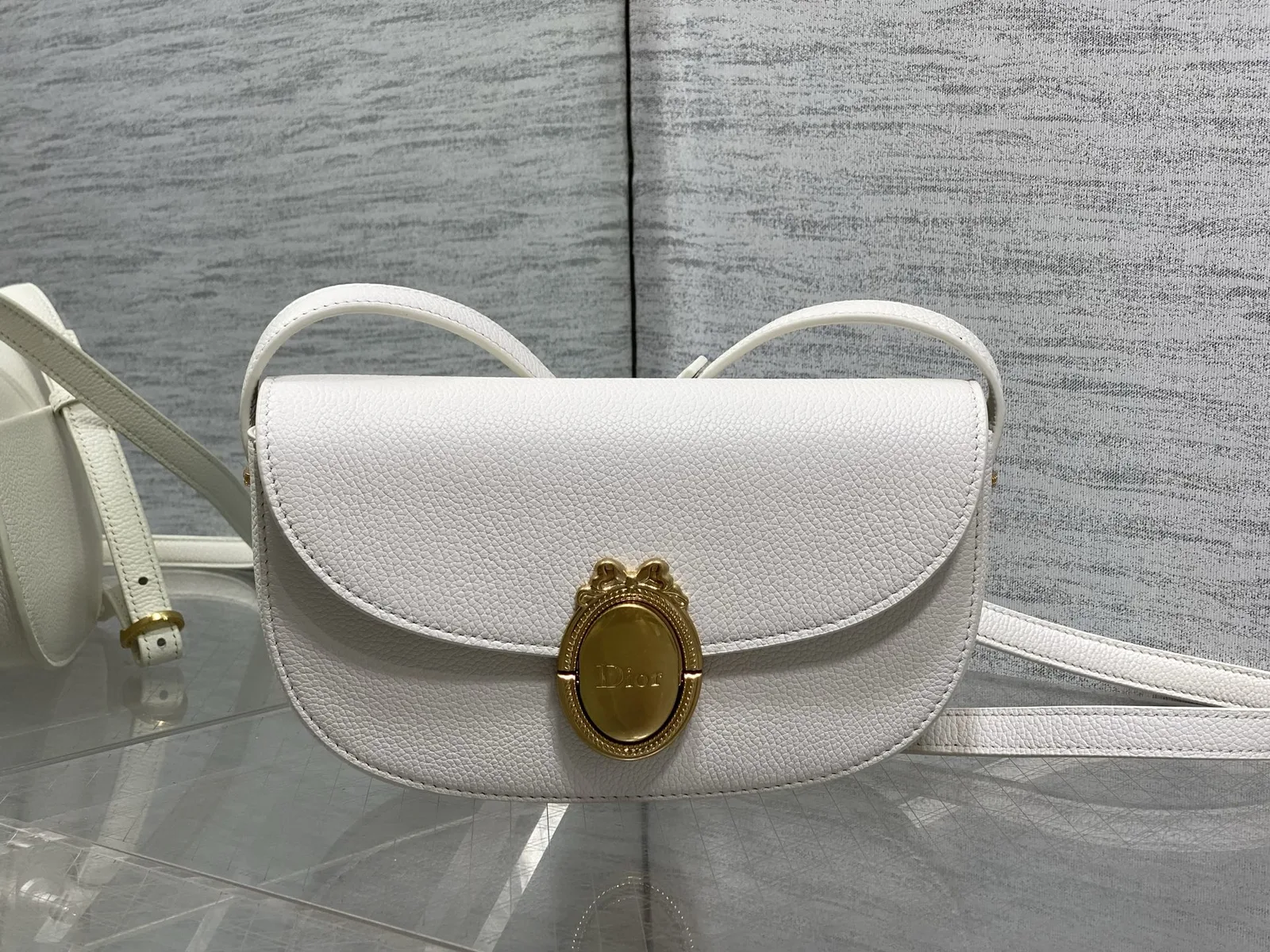 디올 메달리옹 플랩  백 스몰 M3919QDWP_M900 23*16*6.5cm