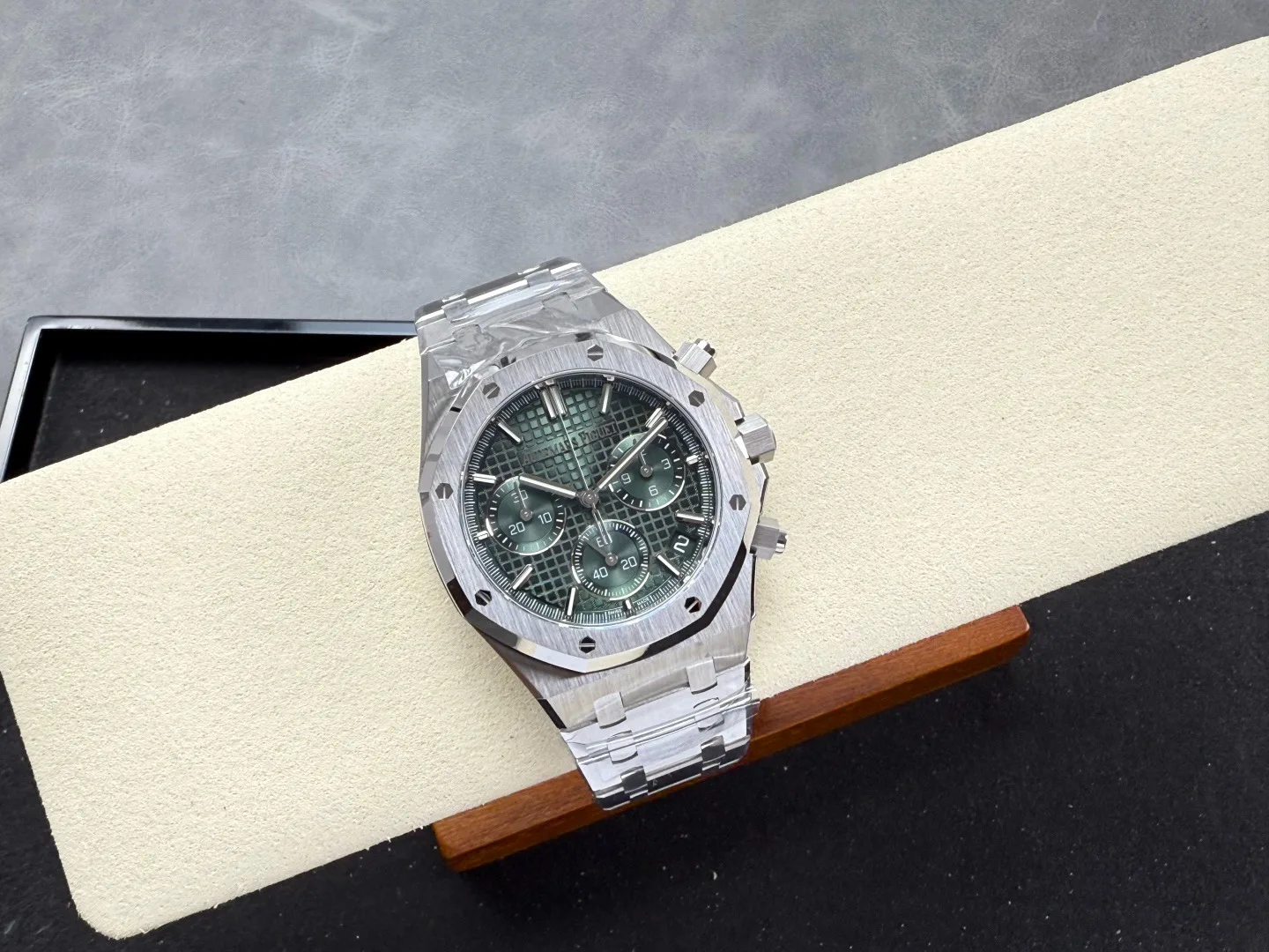 DDF l 41mm l 4401 무브먼트  l 오데마피게 로얄오크 26240