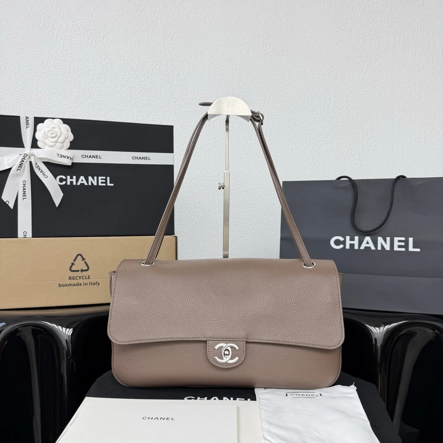 26S CF Maxi Flap Bag 33cm