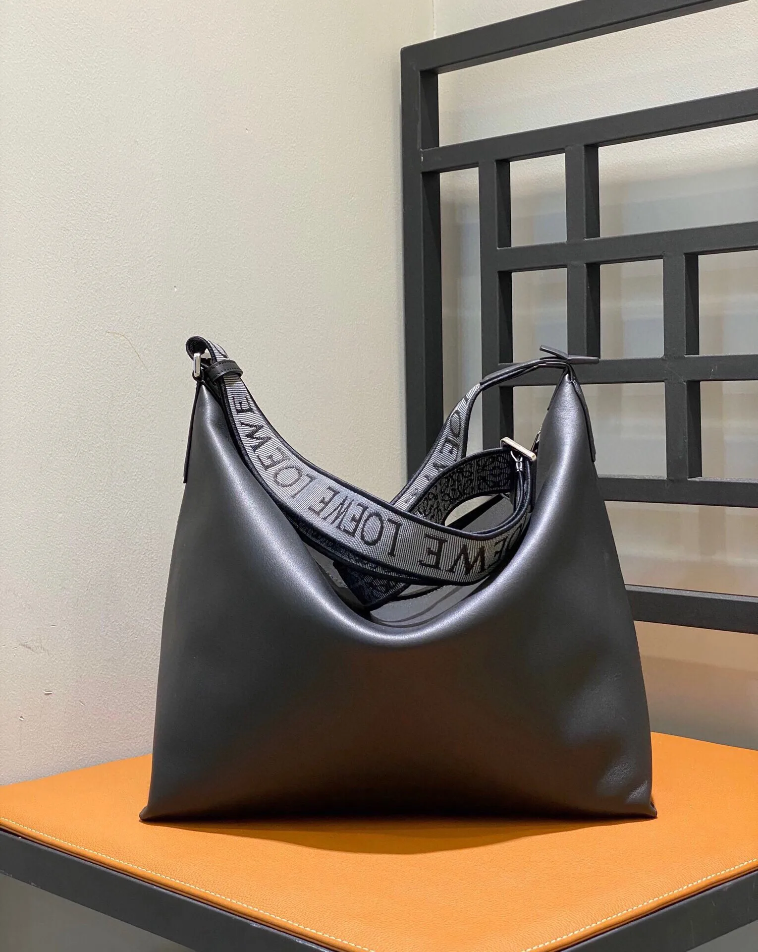 로에베 Cubi 숄더 백  44*30*18cm