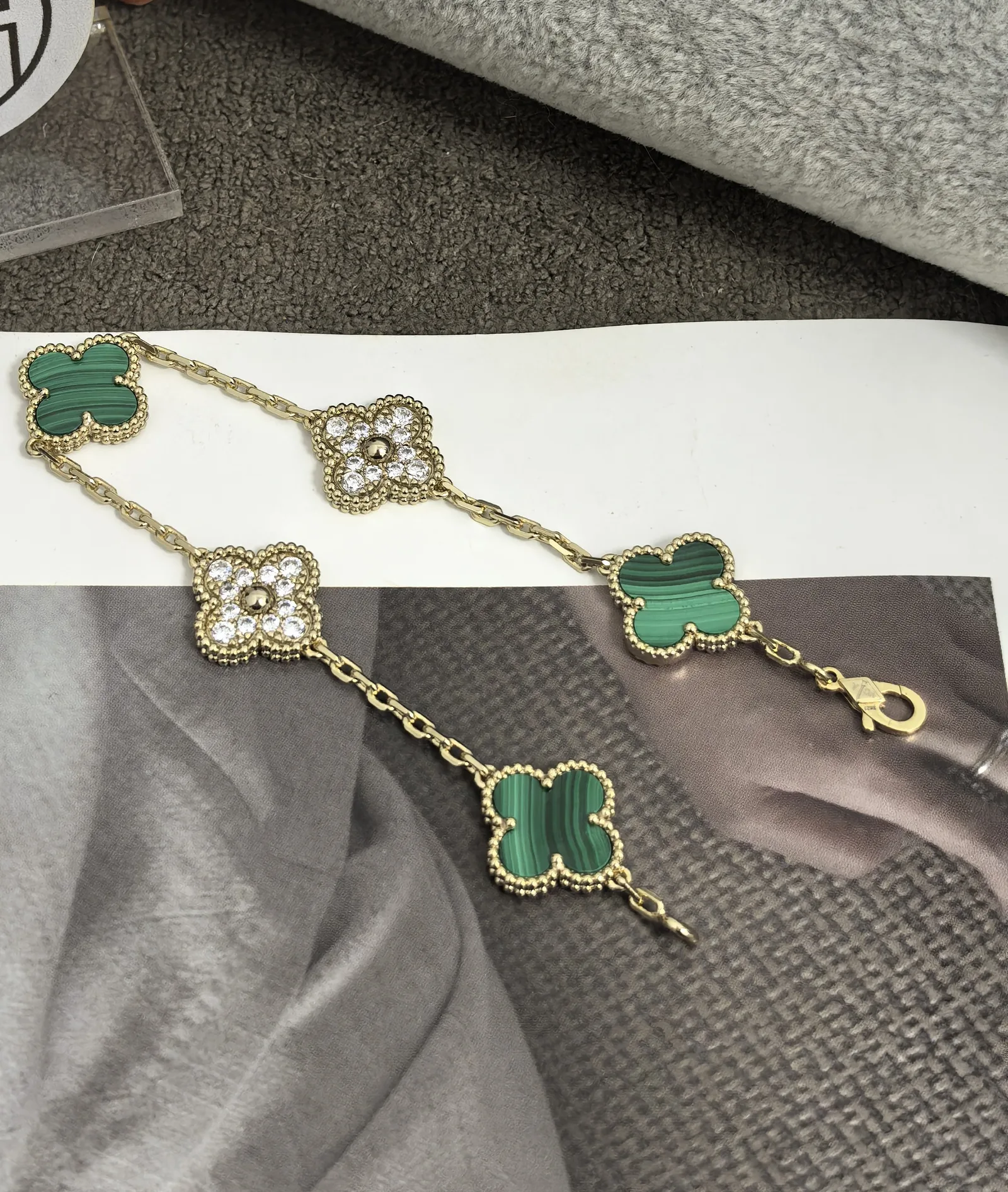 Van Cleef & Arpels -반클리프퓨어알함브라팔찌