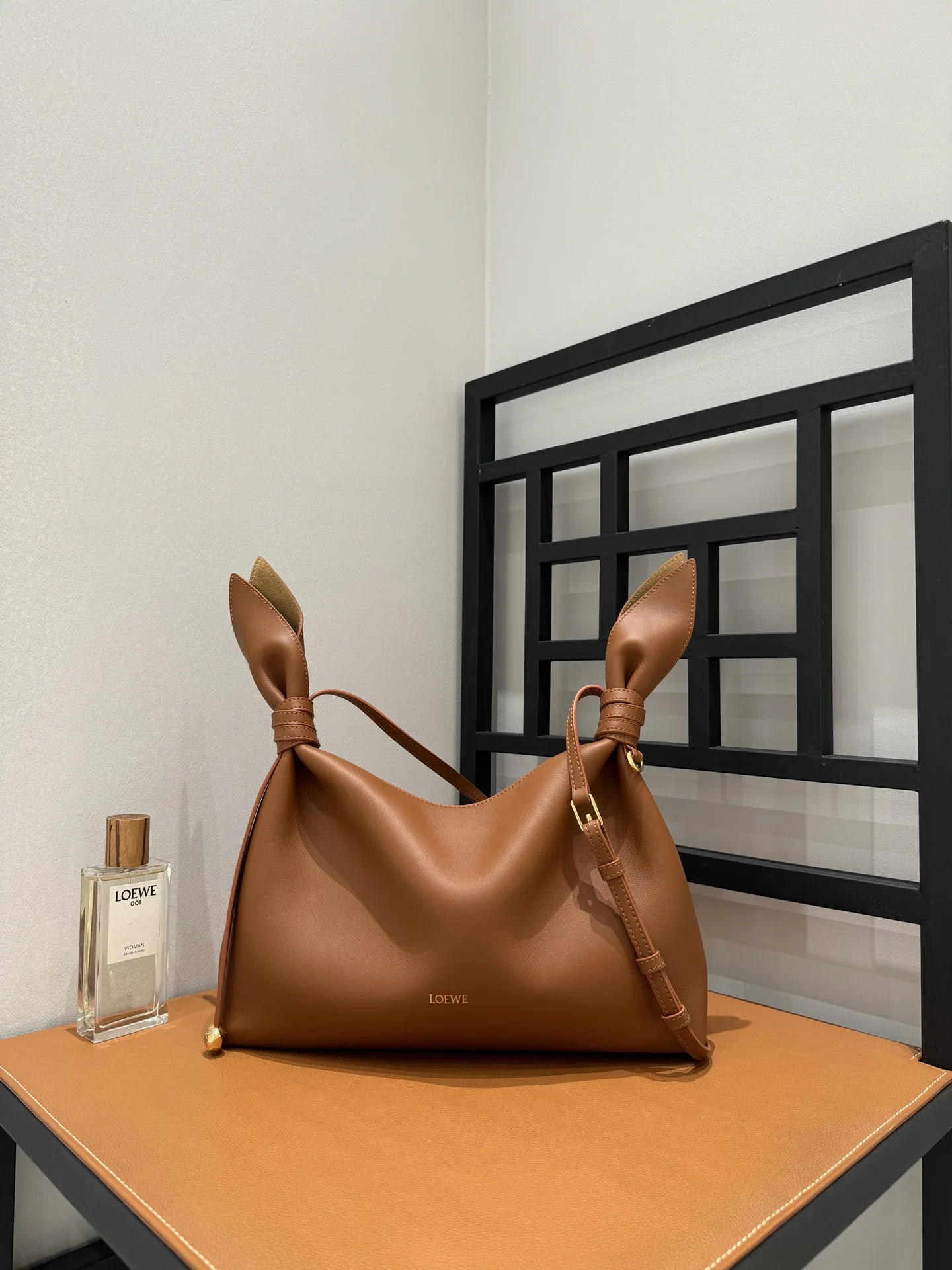 로에베   레더 스카프 숄더백  34*8.5*21cm