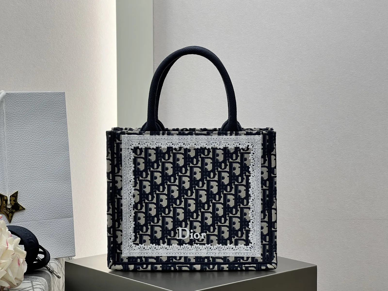 디올 북 토트 스트랩 백 스몰 M1404PEHT 26.5 x 22 x 14cm