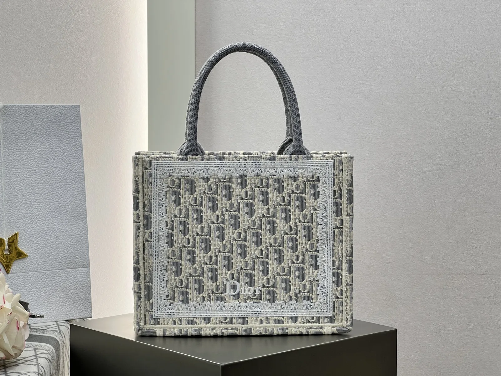 디올 북 토트 스트랩 백 스몰 M1404PEHT 26.5 x 22 x 14cm